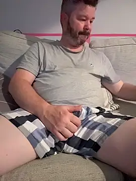 chubbylittlesecret Show in webcam