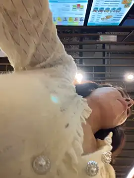 Holly_Play Chat XXX in diretta