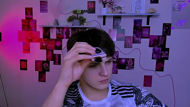 Show modela travis_wolf_ na web-kameri