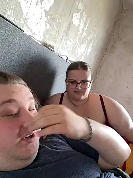 CurvyPaar2 Live XXX-Chat