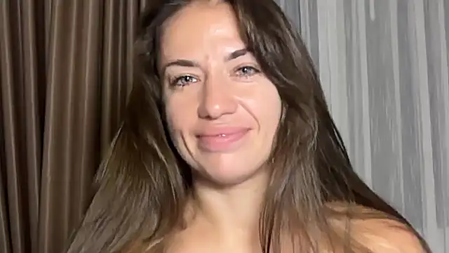 Roriann 现场XXX聊天