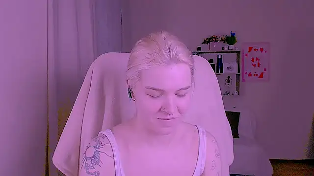 Hot_Blonda: онлайн-секс-чат