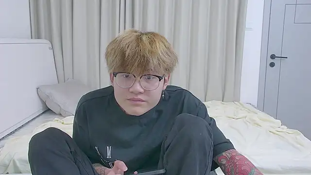 KK-cuteboy Pertunjukan Webcam