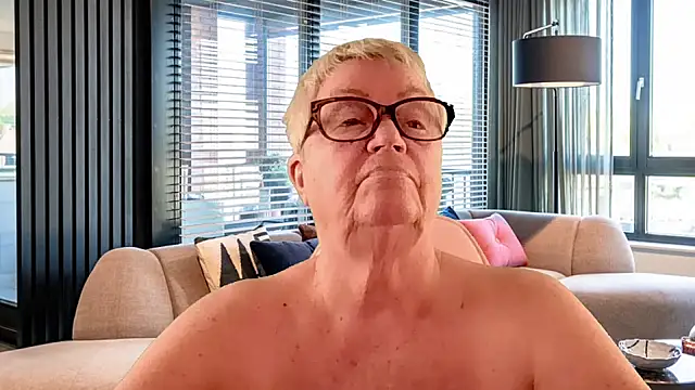 Mystery-Grandmother: вебкам-шоу