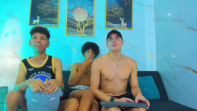 Spicy_guys: διαδικτυακό σόου στην κάμερα