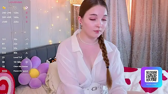 ConstanceHelms' Live XXX Chat