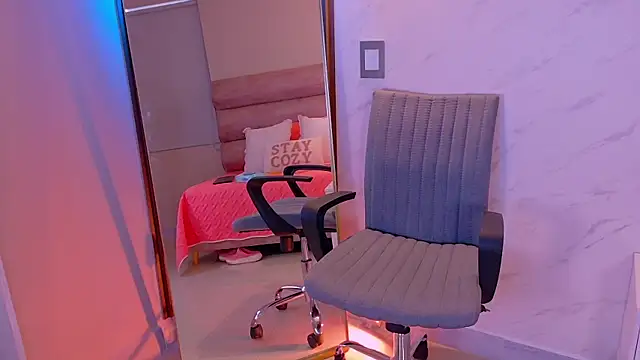 Charlott__18's Live XXX Chat