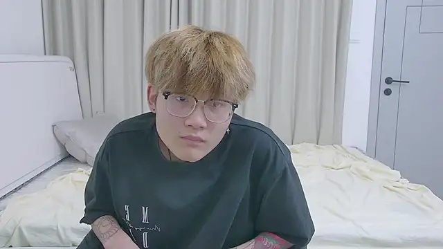 KK-cuteboy: онлайн-секс-чат