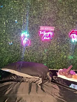 RenaThickAss: онлайн-секс-чат