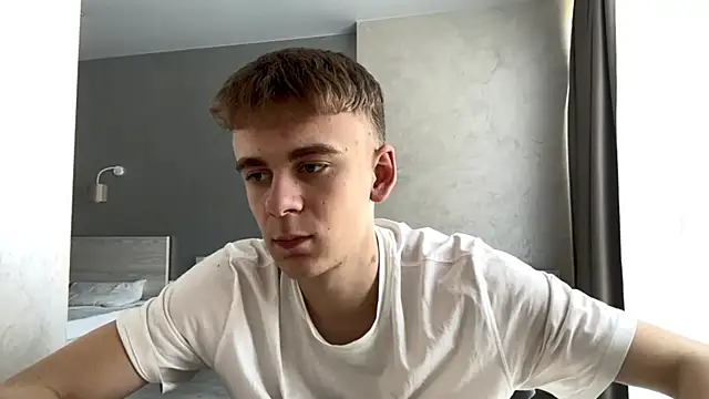 Show modela SoloFury na web-kameri