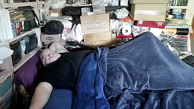 hadeszeuss2: διαδικτυακό σόου στην κάμερα