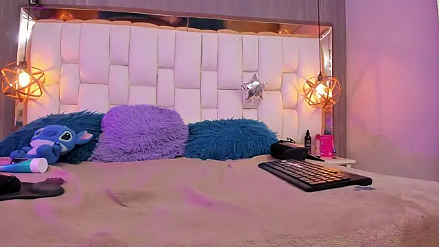 Pokazy przed kamerką – Foxxy_Doll