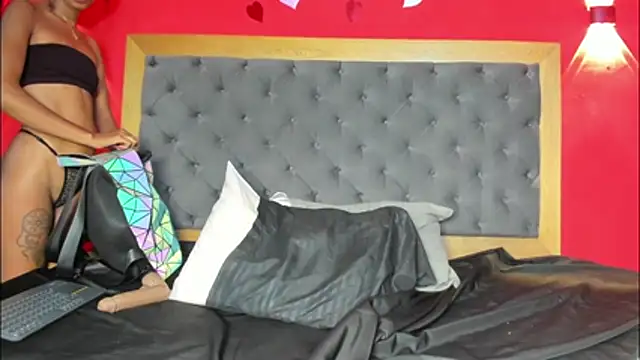 YayaHilton's Live XXX Chat