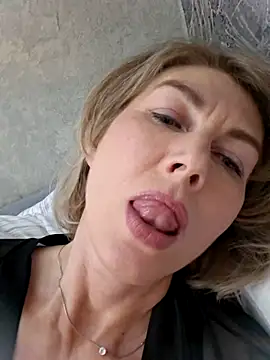 stellahere8 Live XXX Chat