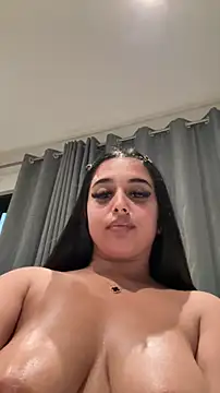 LilMisIndianx – Naživo XXX chat