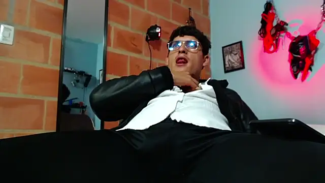 dom2travelersss ওয়েবক্যাম শো