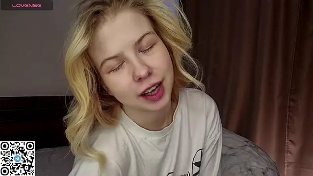 LynetHakes' Live XXX Chat