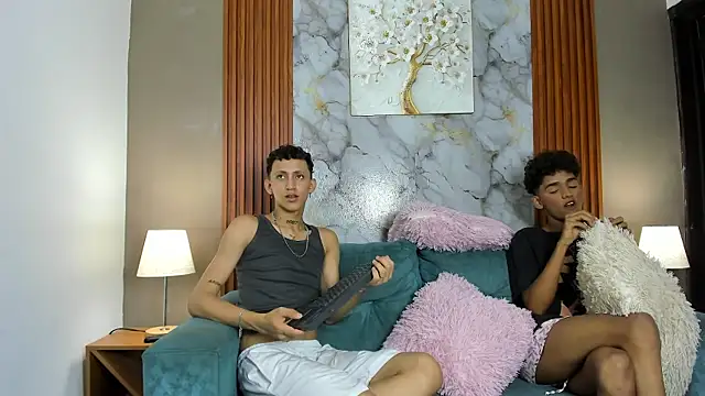 BOYS_PLAY: απευθείας συνομιλία ΧΧΧ