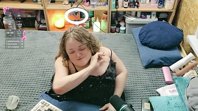 Chatroom XXX en direct de MiniNatalie