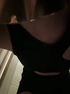 bigJuicyPussy 网络视讯表演