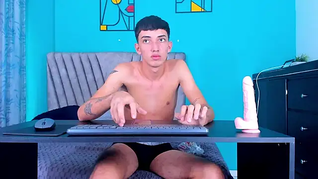 Онлайн чат XXX Maikol_Ortiz