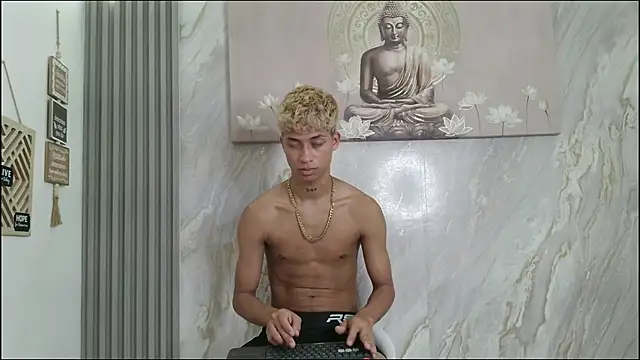 EMPIRE_BOYS1 Adlı Modelin Canlı XXX Sohbeti