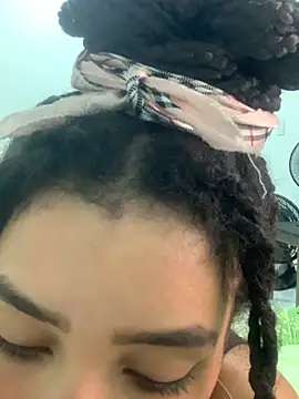 Lillith_Bloom Adlı Modelin Canlı XXX Sohbeti