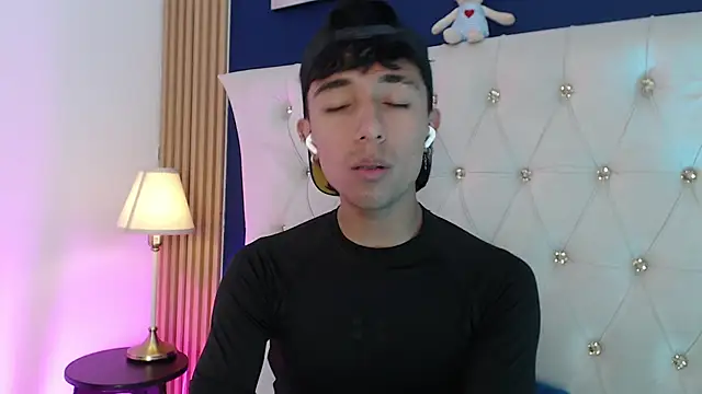 Aiden_Rivers_ Show in webcam