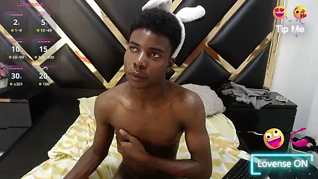 NoahJhonson69 live XXX chat