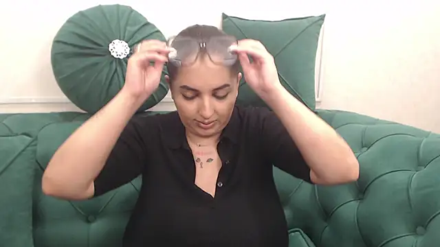 BustyAllyy élő XXX-chatje