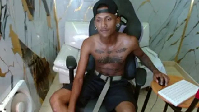 Show modela ManSant na web-kameri