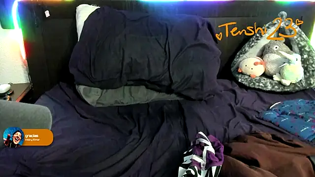 tenshi23strip: διαδικτυακό σόου στην κάμερα