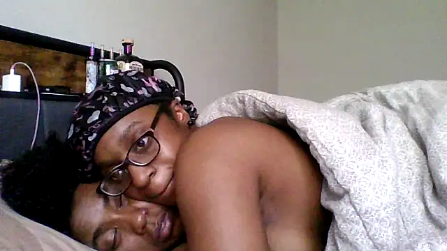 Pertunjukan Kamera Web dezzidavill