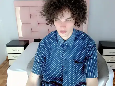 sora_jun: διαδικτυακό σόου στην κάμερα