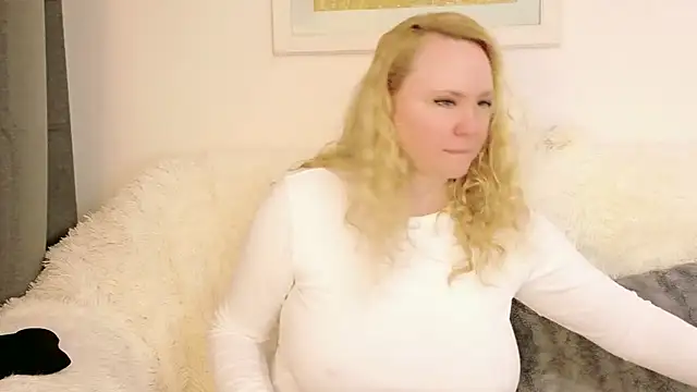 Sarah4you live XXX chat