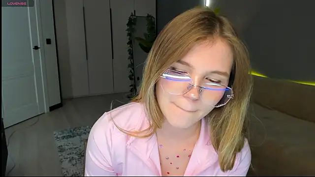 linakorvin's Live XXX Chat