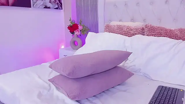 MelodySweetHoney's Live XXX Chat