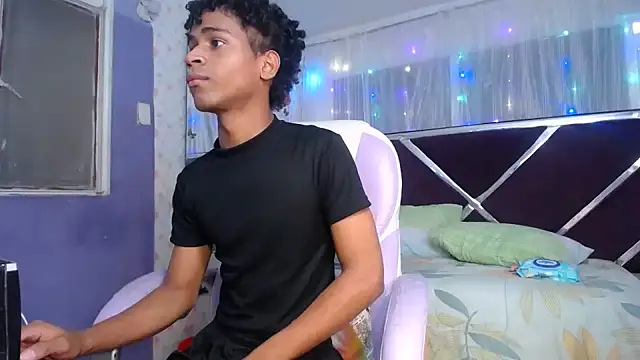 Pokazy przed kamerką – Santy_bigcock_01