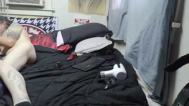 Spotless_Load élő XXX-chatje