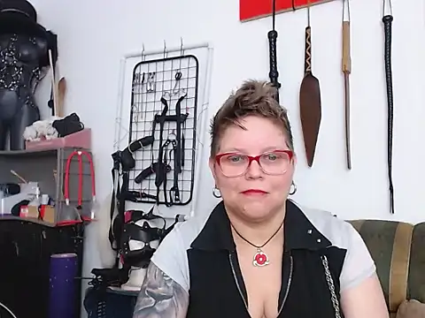 Chat XXX en directo de Leah_R