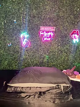 RenaThickAss Show in webcam