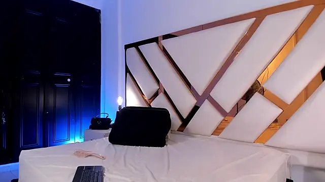 Aron_cruz Adlı Modelin Canlı XXX Sohbeti