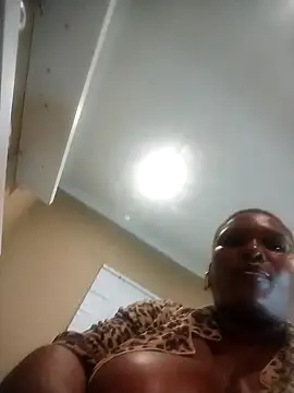 queenbusty's Live XXX Chat