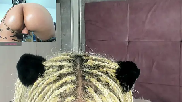 conny__curlyのライブXXXチャット