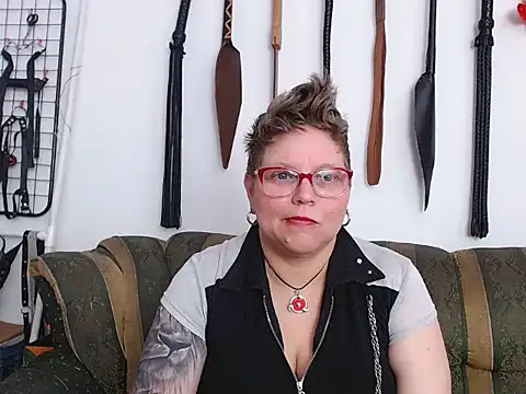 Leah_R – Naživo XXX chat