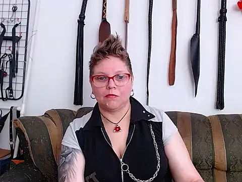 Leah_R Live XXX-Chat