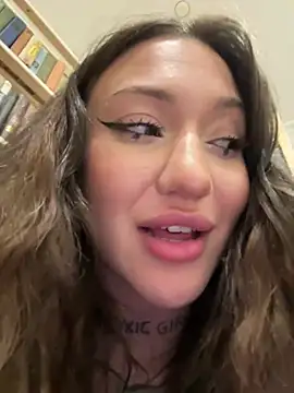 دردشة SaintSquirt الجنسية المباشرة