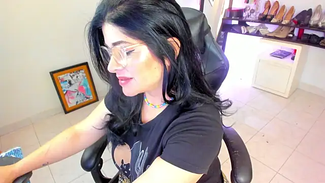 دردشة BellaFlaming الجنسية المباشرة