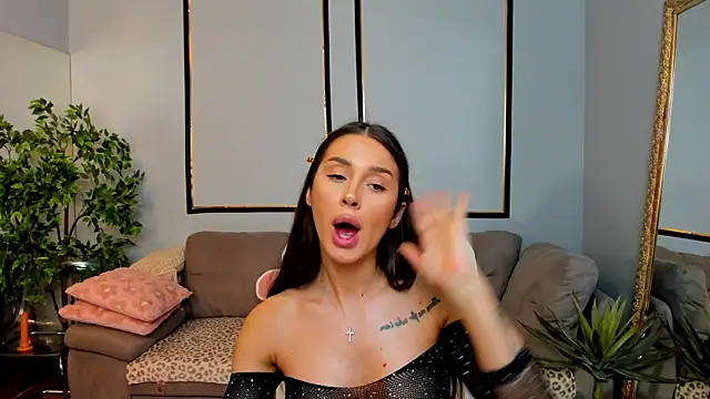 Anya-Ray Show in webcam