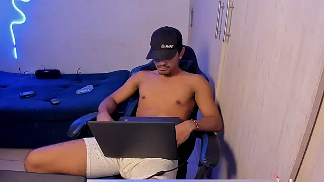 jossi12345j লাইভ XXX চ্যাট